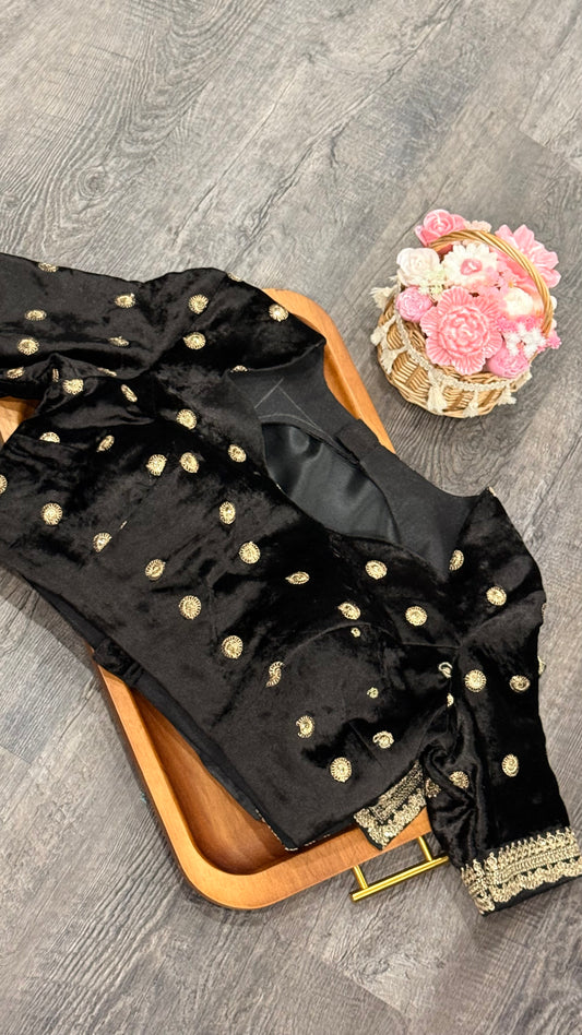 Satin crape in black with velvet blouse and sabya style border