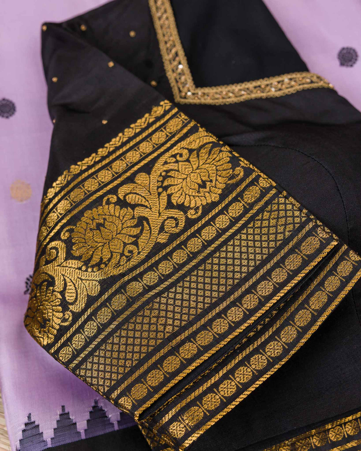 Lavender & Black Pure Handloom Gadwal