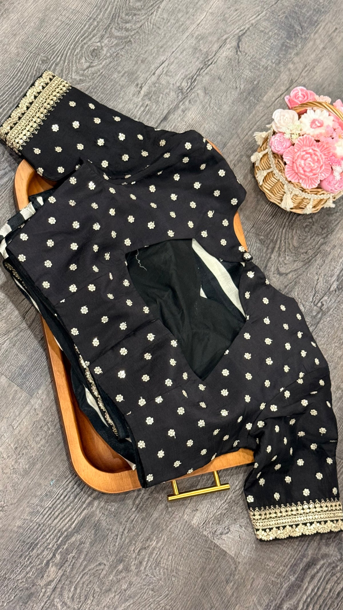 Satin crape with horizontal stripes in black and white with sabya style border