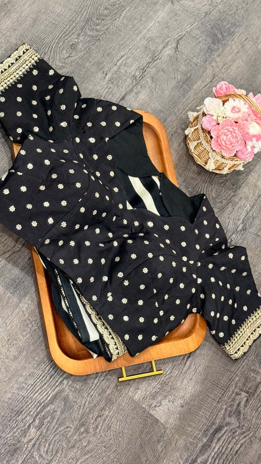 Satin crape with horizontal stripes in black and white with sabya style border