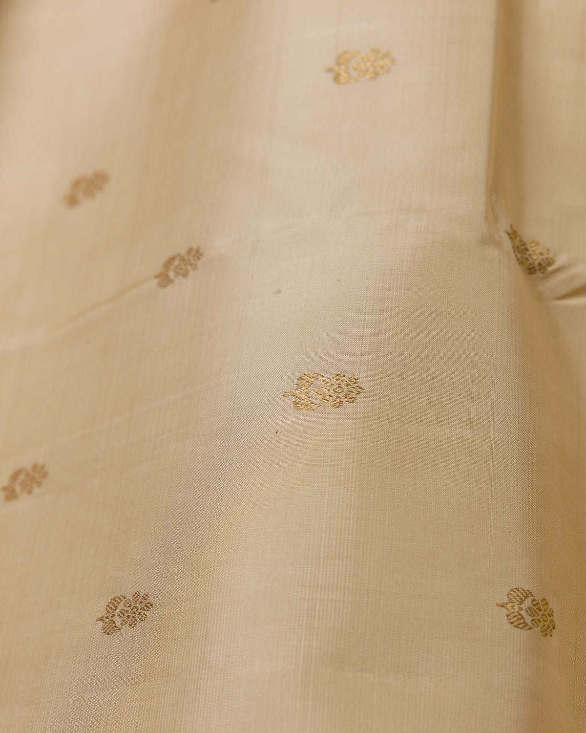 Pure 2gm kanjivaram in beige and purple