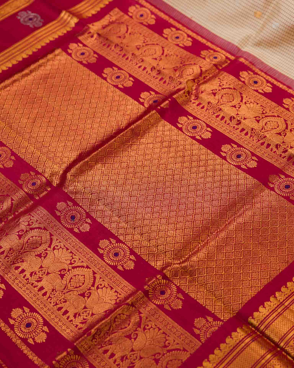 Pure Gadwal Kuttu border in beige and red with meenakari