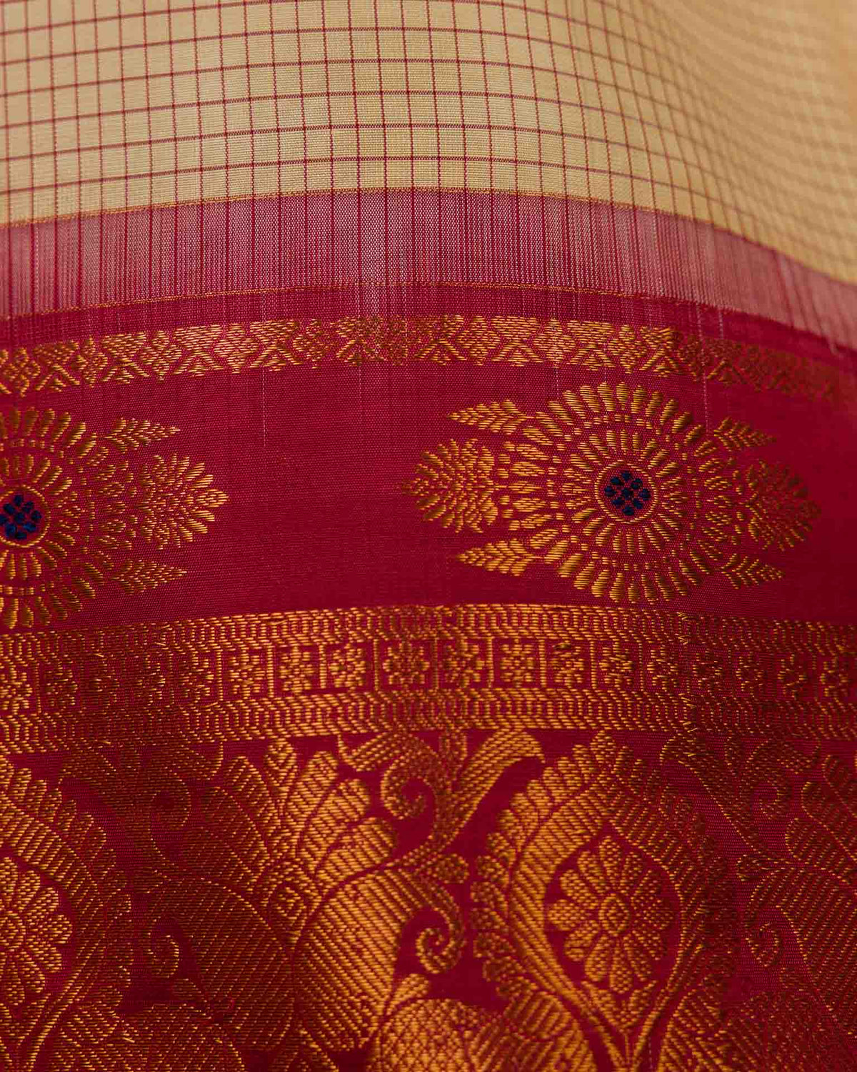 Pure Gadwal Kuttu border in beige and red with meenakari