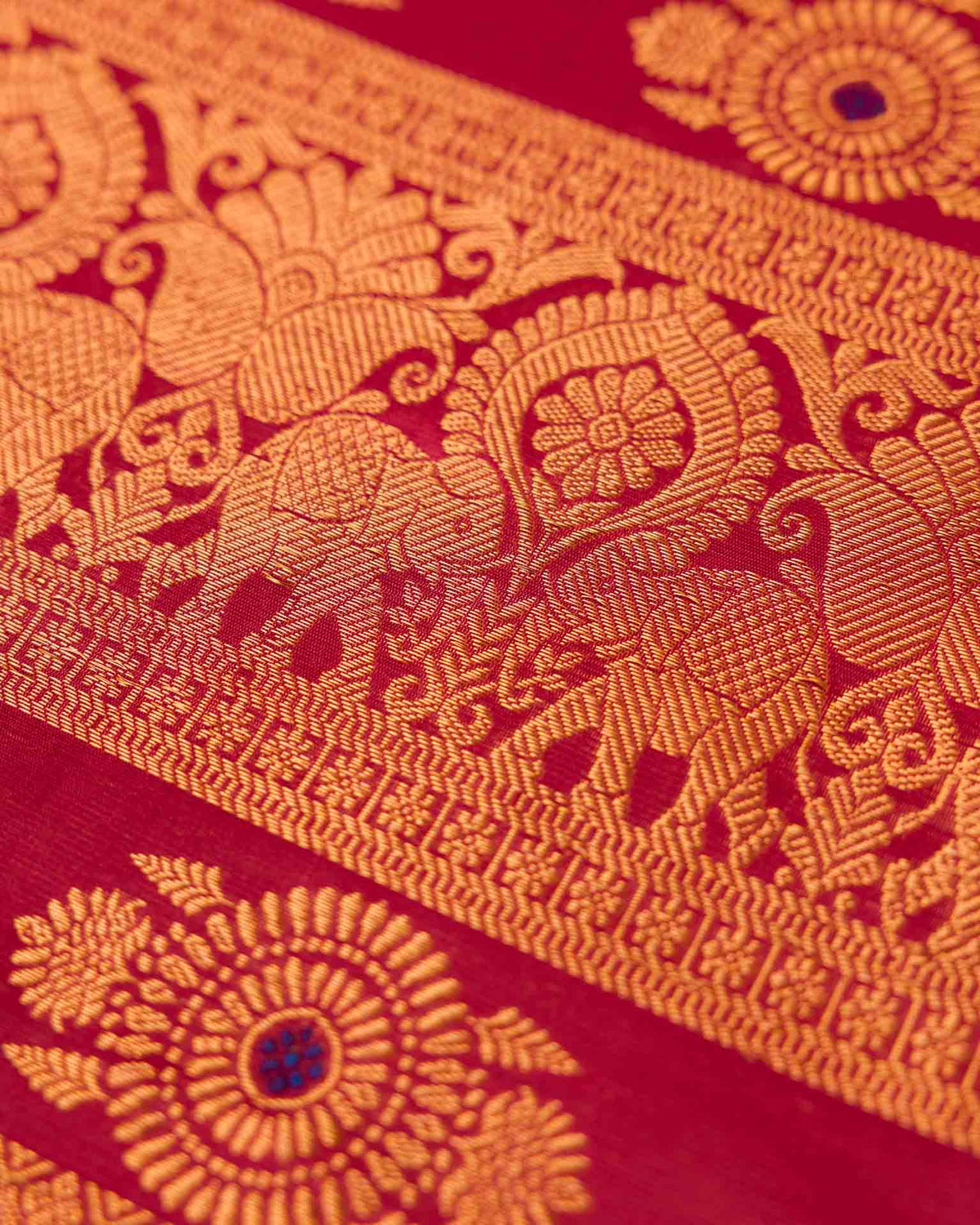 Pure Gadwal Kuttu border in beige and red with meenakari