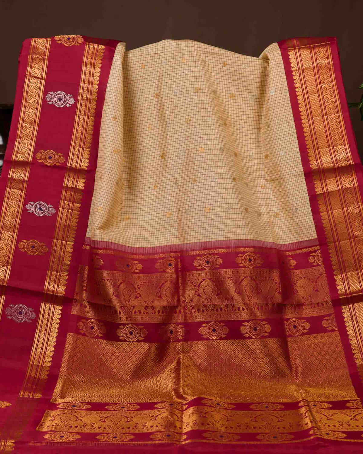 Pure Gadwal Kuttu border in beige and red with meenakari