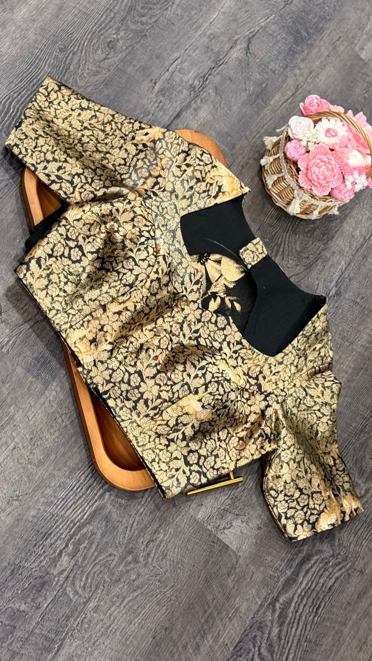 Organza with hand paint comes with customised blouse