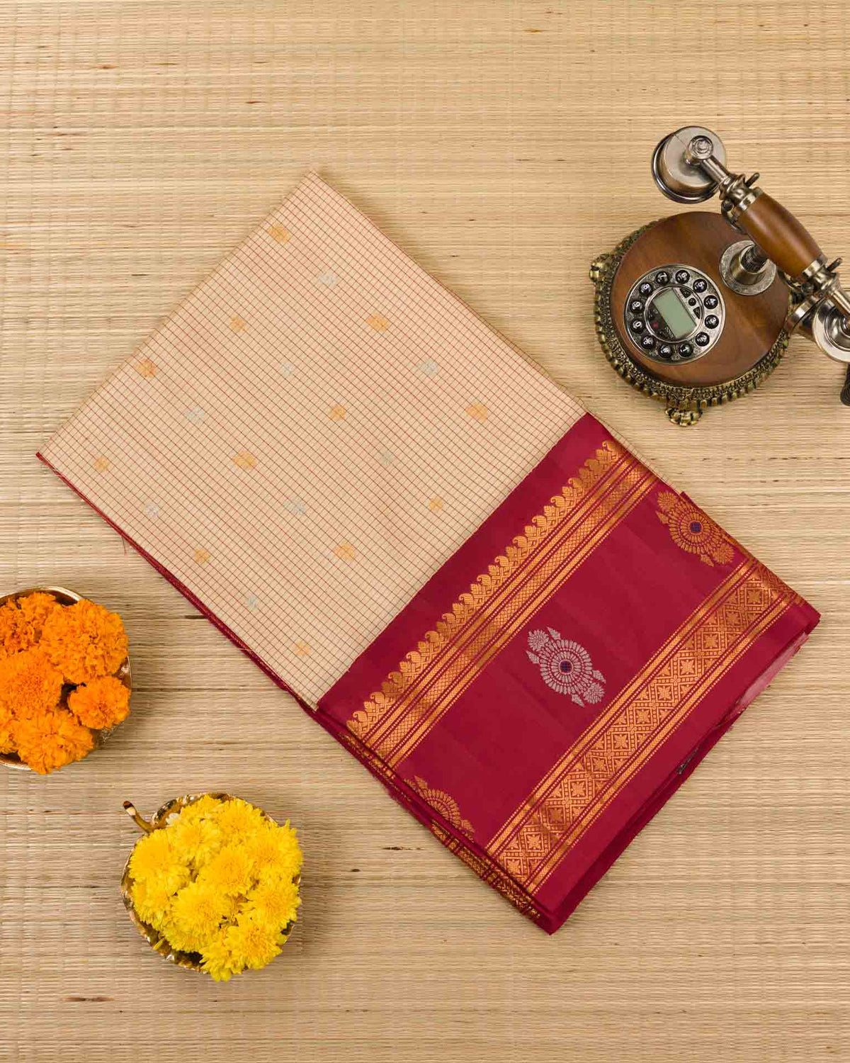 Pure Gadwal Kuttu border in beige and red with meenakari
