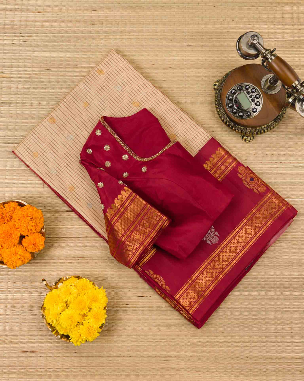 Pure Gadwal Kuttu border in beige and red with meenakari