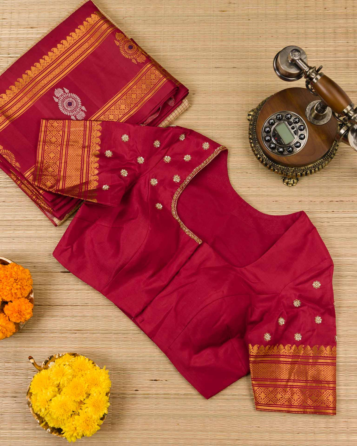 Pure Gadwal Kuttu border in beige and red with meenakari
