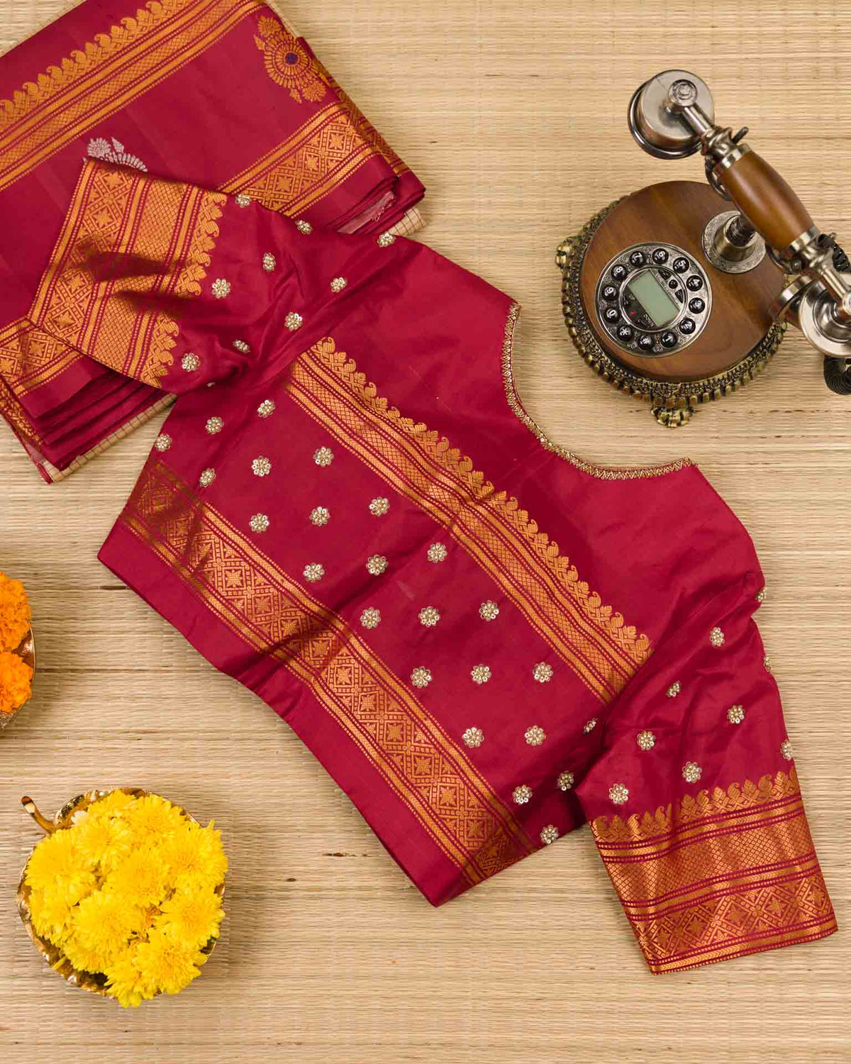 Pure Gadwal Kuttu border in beige and red with meenakari