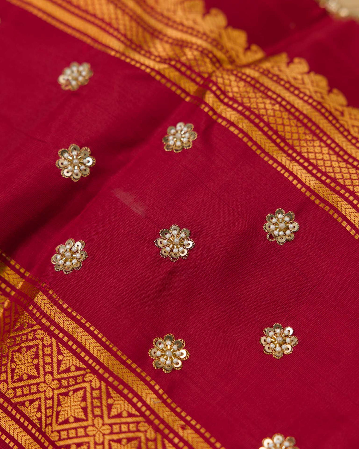 Pure Gadwal Kuttu border in beige and red with meenakari