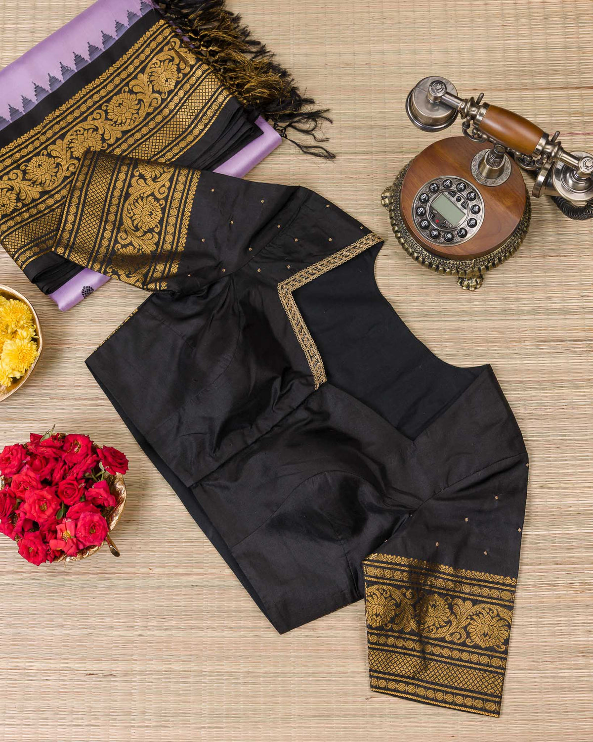 Lavender & Black Pure Handloom Gadwal