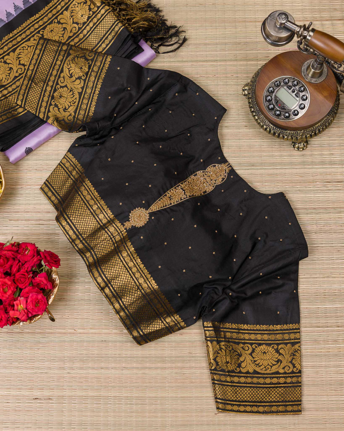 Lavender & Black Pure Handloom Gadwal