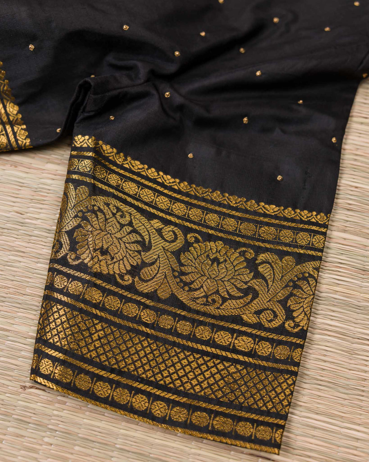 Lavender & Black Pure Handloom Gadwal