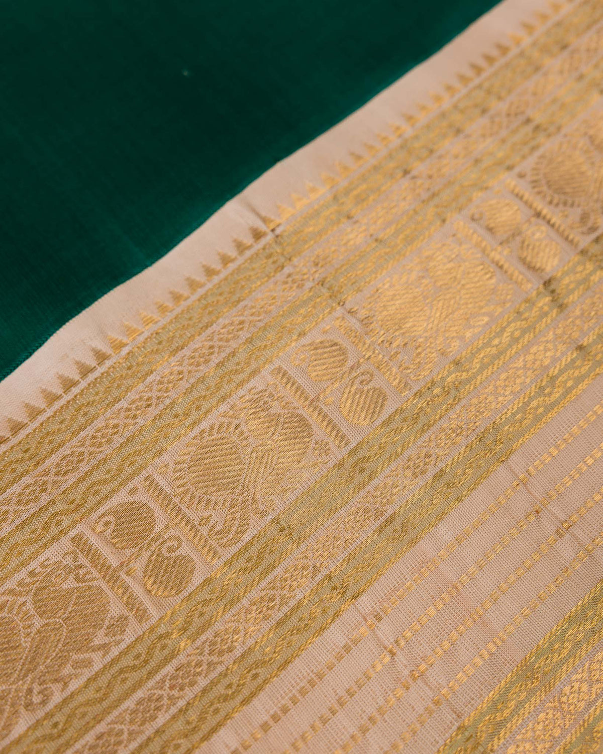 Emerald Green Koravai Kanjivaram with Pastel Border & Maggam Blouse