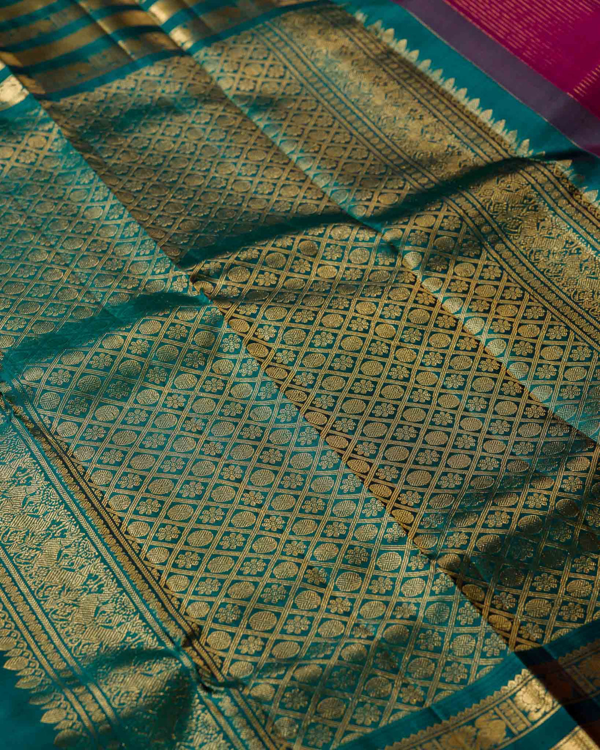 Magenta Pink & Green Kanjivaram – Vairavoosi with Varasapeti Border