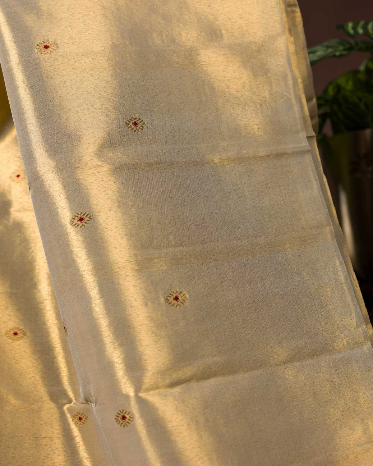 Golden Tissue Pure Kanjivaram in 2gm zari