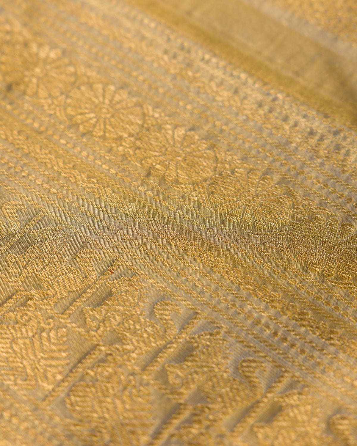 Golden Tissue Pure Kanjivaram in 2gm zari