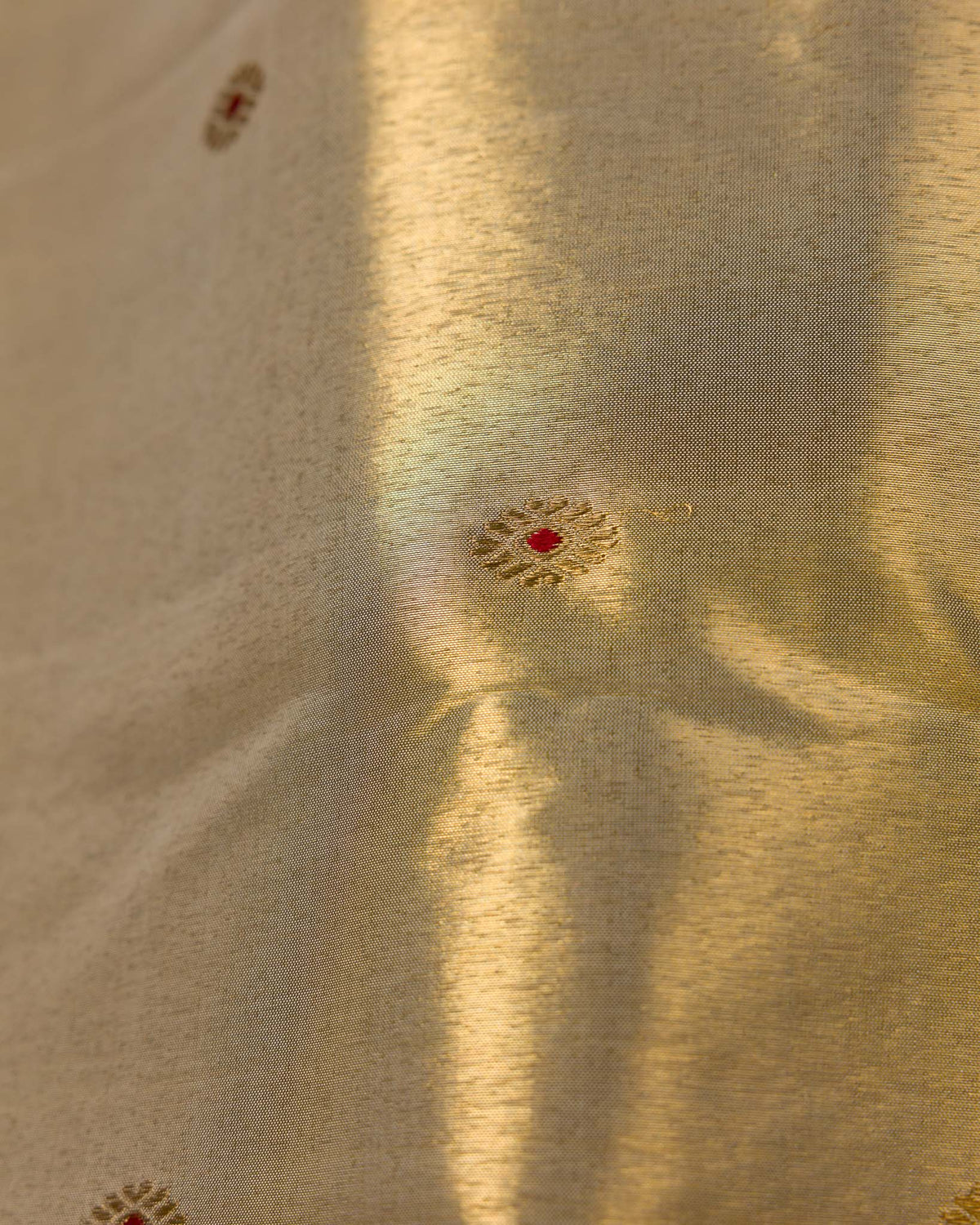 Golden Tissue Pure Kanjivaram in 2gm zari