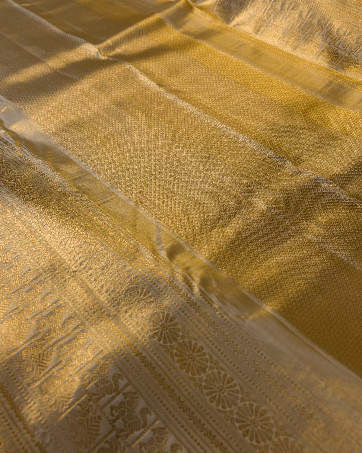 Golden Tissue Pure Kanjivaram in 2gm zari